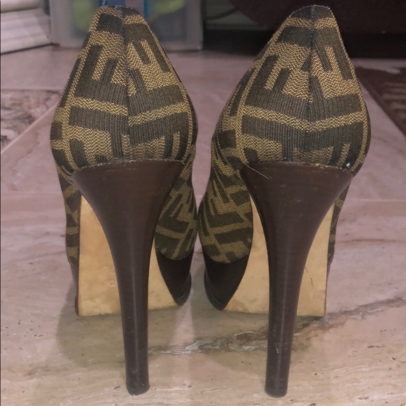 Authentic Fendi Pumps - Picture 5 of 6